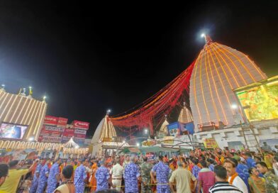 सावन की पहली भोर… ‘बोल बम’ के जयघोष से गूंजा देवघर, बाबा बैद्यनाथ के दरबार में उमड़ा आस्था का सैलाब