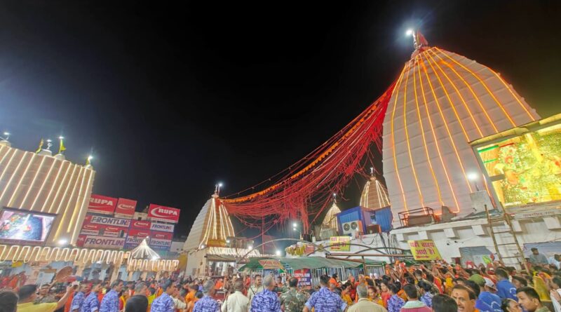 सावन की पहली भोर… ‘बोल बम’ के जयघोष से गूंजा देवघर, बाबा बैद्यनाथ के दरबार में उमड़ा आस्था का सैलाब सावन की पहली भोर… ‘बोल बम’ के जयघोष से गूंजा देवघर, बाबा बैद्यनाथ के दरबार में उमड़ा आस्था का सैलाब