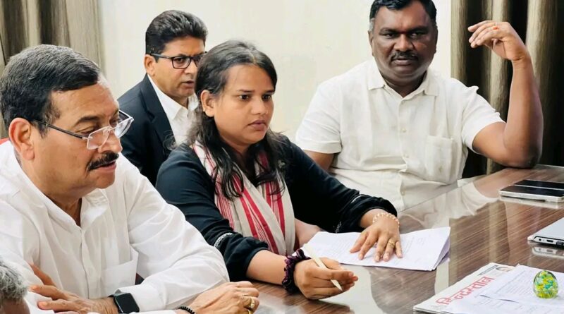 राँची में मुख्यमंत्री का पुतला ले जा रही छात्रा से मारपीट व बदसलूकी, जातिसूचक गाली और धमकी का आरोप; शाहबाज समेत 8 नामजद पर केस दर्ज