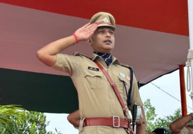 स्वतंत्रता दिवस पर देशभक्ति से सराबोर हुआ लातेहार, एसपी ने किया ध्वजारोहण