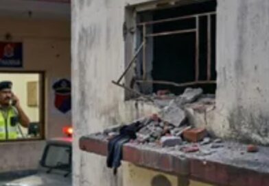 राँची:थाने की हाजत से फिल्मी अंदाज में फरार हुआ आरोपी, वेंटिलेटर बना भागने का रास्ता राँची:थाने की हाजत से फिल्मी अंदाज में फरार हुआ आरोपी, वेंटिलेटर बना भागने का रास्ता