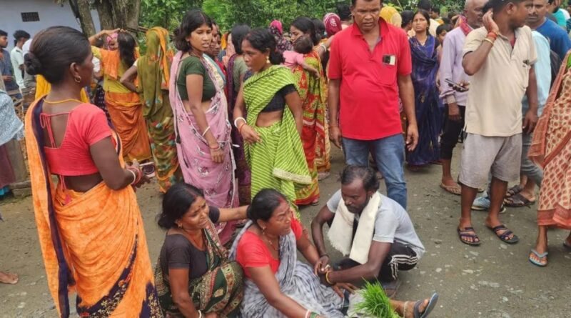 बोकारो में ट्रिपल मर्डर: खेत जा रहे एक ही परिवार के तीन लोगों को सनकी युवक ने कुल्हाड़ी से काटा