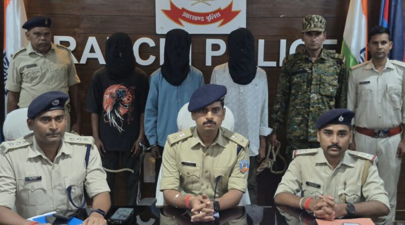 राँची पुलिस की बड़ी कामयाबी: 48 घंटे में ब्लाइंड मर्डर केस का खुलासा, तीन मुख्य आरोपी गिरफ्तार, हत्या में प्रयुक्त फरसा बरामद