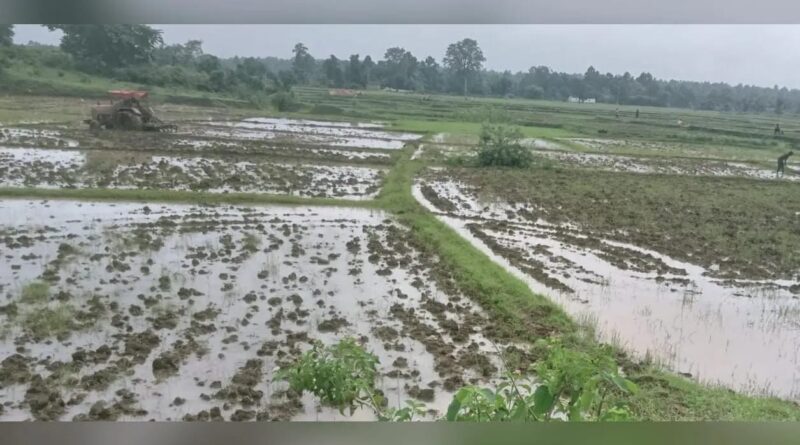 राँची में ज़मीन विवाद को लेकर दबंगई: 50 लाख की रंगदारी न देने पर जानलेवा हमला, खेत में पटककर पीटा और लूटपाट राँची में ज़मीन विवाद को लेकर दबंगई: 50 लाख की रंगदारी न देने पर जानलेवा हमला, खेत में पटककर पीटा और लूटपाट