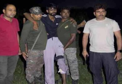 हजारीबाग पुलिस ने फिर एक अपराधी का किया हॉफ एनकाउंटर:गोलीकांड का आरोपी पुलिस मुठभेड़ में घायल, बम और धमकी भरे पर्चे बरामद हजारीबाग पुलिस ने फिर एक अपराधी का किया हॉफ एनकाउंटर:गोलीकांड का आरोपी पुलिस मुठभेड़ में घायल, बम और धमकी भरे पर्चे बरामद