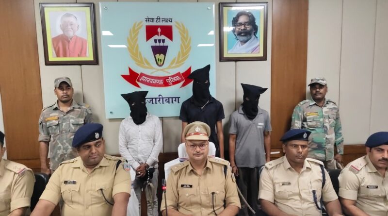 संगठित अपराध पर हजारीबाग पुलिस का बड़ा प्रहार: राहुल दुबे और प्रिंस खान गैंग के 4 गुर्गे गिरफ्तार, मुठभेड़ में एक घायल संगठित अपराध पर हजारीबाग पुलिस का बड़ा प्रहार: राहुल दुबे और प्रिंस खान गैंग के 4 गुर्गे गिरफ्तार, मुठभेड़ में एक घायल