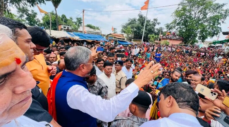 चतरा दुष्कर्म पीड़िता के परिजनों से मिले बाबूलाल मरांडी, बोले- न्याय की लड़ाई में परिवार के साथ खड़ी है भाजपा