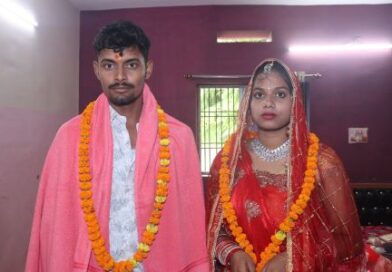 शादी से मुकरा प्रेमी तो 250 KM दूर पहुंच गई प्रेमिका, थाने में चला हाईवोल्टेज ड्रामा… आखिर पुलिस की मौजूदगी में मंदिर में रचाई शादी शादी से मुकरा प्रेमी तो 250 KM दूर पहुंच गई प्रेमिका, थाने में चला हाईवोल्टेज ड्रामा… आखिर पुलिस की मौजूदगी में मंदिर में रचाई शादी