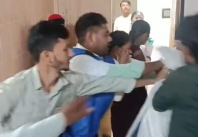 एक्स-रे में देरी पर बवाल: सदर अस्पताल में घुसे 10-12 युवक, टेक्नीशियन की पिटाई; हाथ में फ्रैक्चर