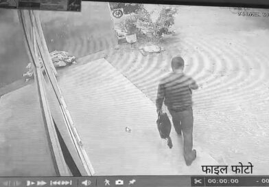 राँची में पाउडर से टाइल्स और बर्तन चमकाने के बहाने ठगी: 60 ग्राम सोने की चेन लेकर उड़े दो शातिर, सीसीटीवी में कैद हुई घटना