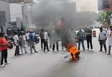 झारखण्ड बंद: JPSC-JSSC धांधली और लाठीचार्ज के विरोध में सड़कों पर उतरे समर्थक, राज्यभर में दिखा असर झारखण्ड बंद: JPSC-JSSC धांधली और लाठीचार्ज के विरोध में सड़कों पर उतरे समर्थक, राज्यभर में दिखा असर