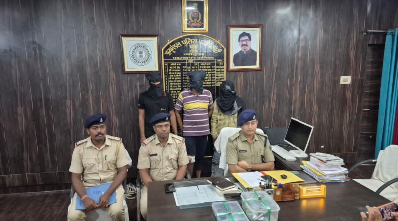 हाईवे पर लूट की तैयारी में निकले तीन शातिर, हादसे ने खोला हथियारों का राज