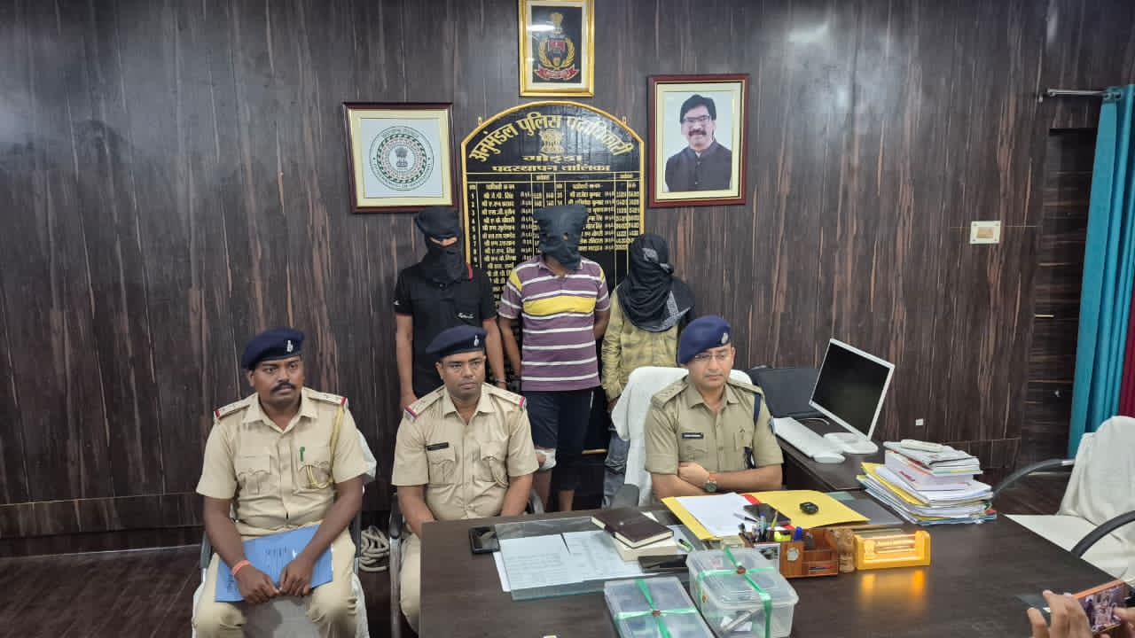हाईवे पर लूट की तैयारी में निकले तीन शातिर, हादसे ने खोला हथियारों का राज