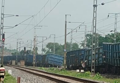 पलामू में बड़ा रेल हादसा: गढ़वा रोड-सिगसिगी के बीच कोयला लदी मालगाड़ी के 11 डिब्बे बेपटरी, राहत कार्य जारी पलामू में बड़ा रेल हादसा: गढ़वा रोड-सिगसिगी के बीच कोयला लदी मालगाड़ी के 11 डिब्बे बेपटरी, राहत कार्य जारी