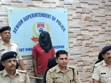बोलेरो में छिपाकर ले जा रहा था गांजा,जमशेदपुर पुलिस के हत्थे चढ़ा तस्कर… बोलेरो में छिपाकर ले जा रहा था गांजा,जमशेदपुर पुलिस के हत्थे चढ़ा तस्कर…