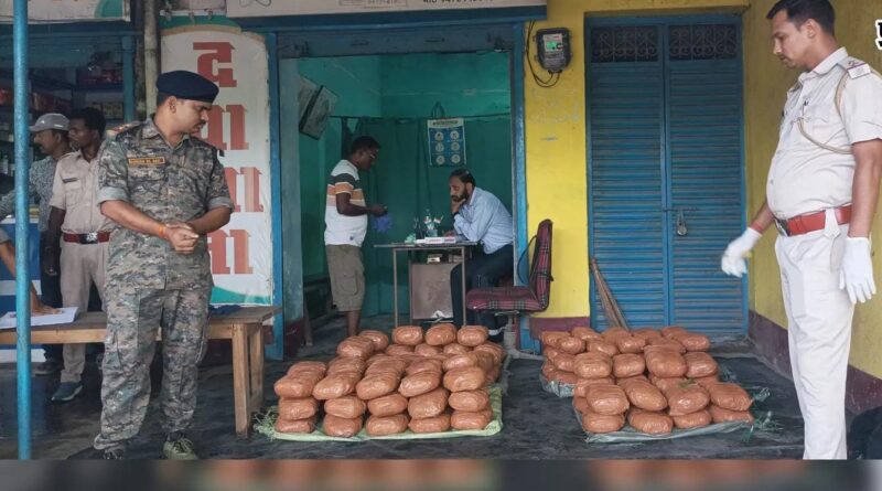 सिमडेगा में पुलिस की बड़ी कार्रवाई: इनोवा कार से करीब एक क्विंटल गांजा बरामद, चालक फरार सिमडेगा में पुलिस की बड़ी कार्रवाई: इनोवा कार से करीब एक क्विंटल गांजा बरामद, चालक फरार