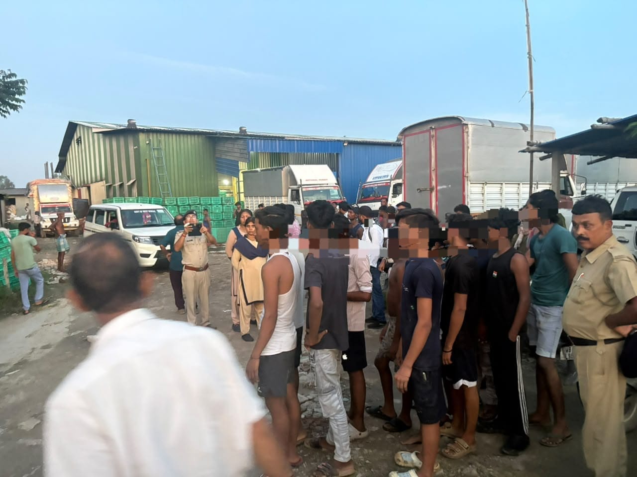 पाकुड़ के 10 नाबालिगों को बंगाल में बंधुआ मजदूरी से कराया मुक्त, दो युवक भी रेस्क्यू