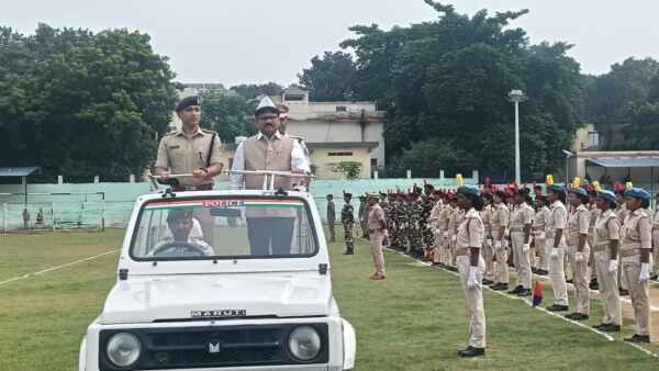 स्वतंत्रता दिवस समारोह को लेकर लातेहार में फाइनल रिहर्सल…डीसी-एसपी की मौजूदगी में परेड का पूर्वाभ्यास, सुरक्षा और यातायात व्यवस्था पर विशेष जोर स्वतंत्रता दिवस समारोह को लेकर लातेहार में फाइनल रिहर्सल…डीसी-एसपी की मौजूदगी में परेड का पूर्वाभ्यास, सुरक्षा और यातायात व्यवस्था पर विशेष जोर