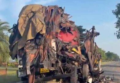 रात में टकराए दो हाइवा, एक का अगला हिस्सा चकनाचूर..चालक मौके से फरार; पुलिस जांच में जुटी रात में टकराए दो हाइवा, एक का अगला हिस्सा चकनाचूर..चालक मौके से फरार; पुलिस जांच में जुटी