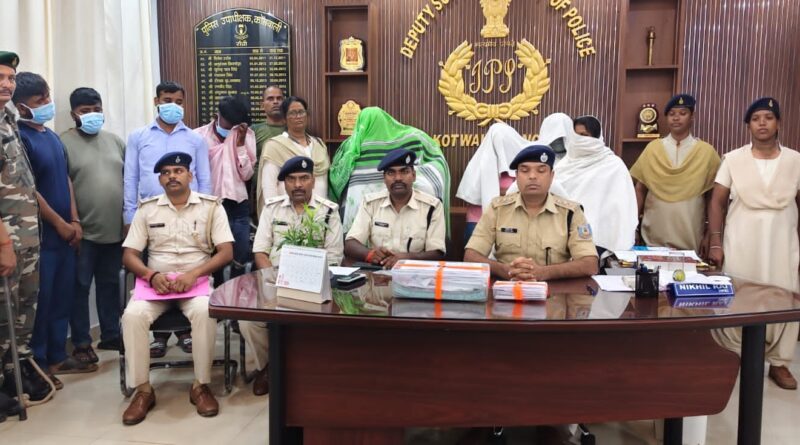 राजधानी राँची के होटल सनराइज रेसीडेन्सी में जिस्म का धंधा…. पुलिस की बड़ी रेड, मैनेजर समेत 9 चढ़े पुलिस के हत्थे… राजधानी राँची के होटल सनराइज रेसीडेन्सी में जिस्म का धंधा…. पुलिस की बड़ी रेड, मैनेजर समेत 9 चढ़े पुलिस के हत्थे…
