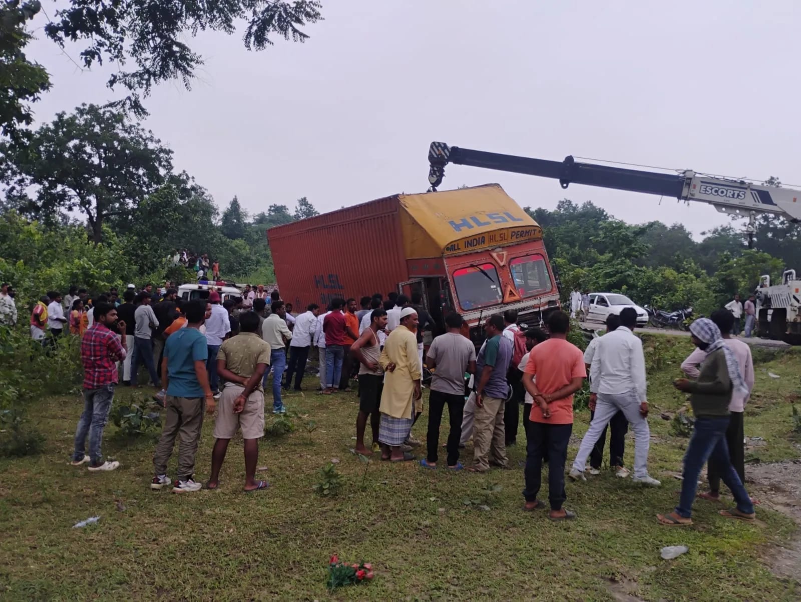 लातेहार में भीषण सड़क हादसा...7 लोगों की मौत,कई गंभीर, घाटी में अनियंत्रित कंटेनर ने बाइक और ऑटो को रौंदा....