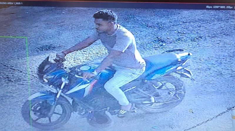 राँची के जयपाल सिंह स्टेडियम के बाहर से चुटिया थाने के दरोगा की बाइक चोरी, CCTV में कैद हुई करतूत… राँची के जयपाल सिंह स्टेडियम के बाहर से चुटिया थाने के दरोगा की बाइक चोरी, CCTV में कैद हुई करतूत…