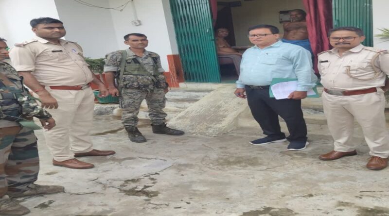 दो आरोपी शिक्षक अब भी फरार, गिरफ्तारी के लिए CID-पुलिस ने खंगाले कई ठिकाने दो आरोपी शिक्षक अब भी फरार, गिरफ्तारी के लिए CID-पुलिस ने खंगाले कई ठिकाने