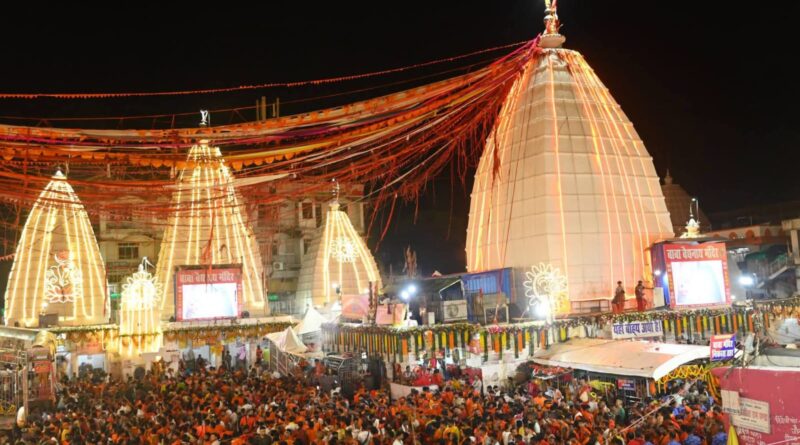 देवघर में तीसरी सोमवारी पर उमड़ा आस्था का जनसैलाब, नाग पंचमी के संयोग से बढ़ी श्रद्धालुओं की आस्था..कई किलोमीटर तक पहुंची कांवरियों की कतार