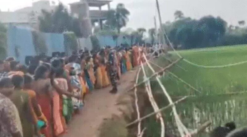 सावन की तीसरी सोमवारी पर अशोकधाम में भीषण हादसा: अफवाह के बाद मची भगदड़ में 8 महिला श्रद्धालुओं की दर्दनाक मौत, कई घायल
