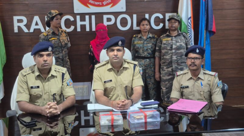 पुलिस को देखते ही भागने लगी महिला, बैग खुलते ही निकली 5 लाख की ब्राउन शुगर… पुलिस को देखते ही भागने लगी महिला, बैग खुलते ही निकली 5 लाख की ब्राउन शुगर…