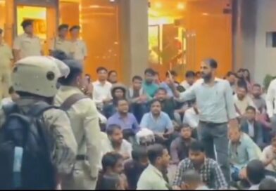 JSSC-CGL परीक्षा रद्द: हमने मेहनत से नौकरी पाई, दूसरों की गलती की सजा हमें क्यों? — प्रोजेक्ट भवन के बाहर सिलेक्टेड अभ्यर्थियों का जोरदार प्रदर्शन