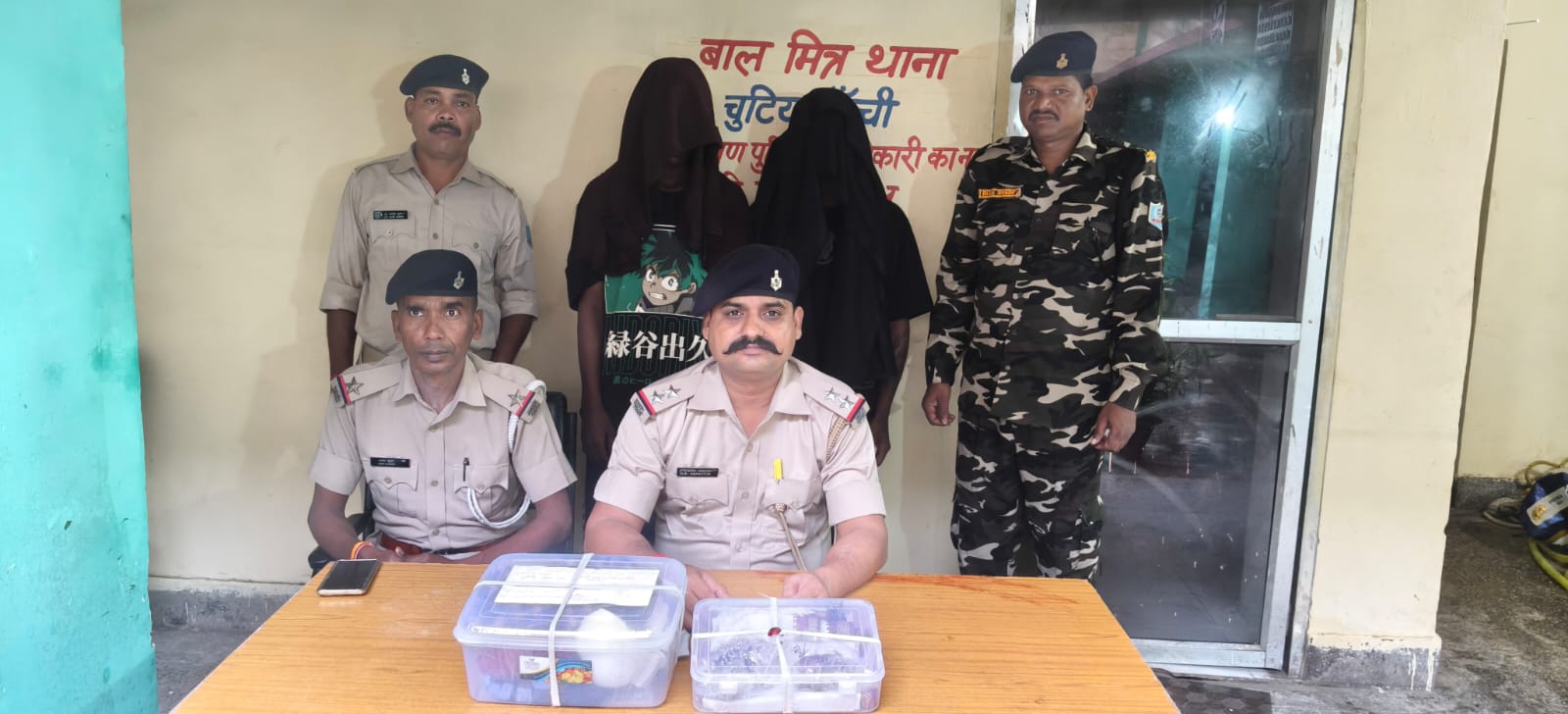 500 CCTV, तीन महीने की मेहनत और AI का सहारा... 35 लाख के चोरीकांड का खुलासा, दो शातिर गिरफ्तार, करीब 22 लाख के जेवर बरामद...
