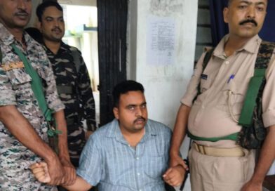 घूसखोर थानेदार की हेकड़ी खत्म: 15 हजार की रिश्वत लेते जमशेदपुर ACB के हत्थे चढ़ा बंदगांव थाना प्रभारी घूसखोर थानेदार की हेकड़ी खत्म: 15 हजार की रिश्वत लेते जमशेदपुर ACB के हत्थे चढ़ा बंदगांव थाना प्रभारी