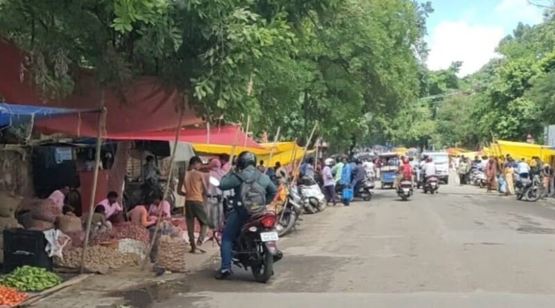 ट्रैफिक जाम की शिकायतों पर निगम का कड़ा एक्शन: बहु बाजार की बंदोबस्ती समाप्त, इस साल नहीं निकलेगी निविदा.. ट्रैफिक जाम की शिकायतों पर निगम का कड़ा एक्शन: बहु बाजार की बंदोबस्ती समाप्त, इस साल नहीं निकलेगी निविदा..