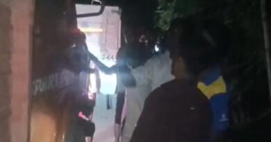राँची: राढ़ू नदी में बालू उठाव पर ग्रामीणों का हंगामा,सड़क पर बालू खाली कराया, सूचना के बाद भी आधी रात तक नहीं पहुंचा प्रशासन