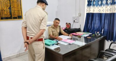 लातेहार में एसपी का औचक थाना निरीक्षण, लंबित कांडों के निष्पादन व रात्रि गश्ती पर सख्त निर्देश