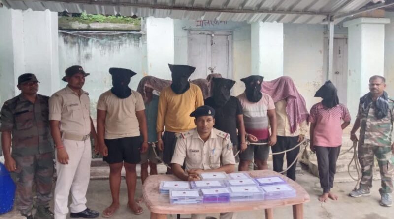 कस्टमर केयर की आड़ में साइबर लूट का धंधा, 22 मोबाइल और 19 सिम के साथ 10 गिरफ्तार