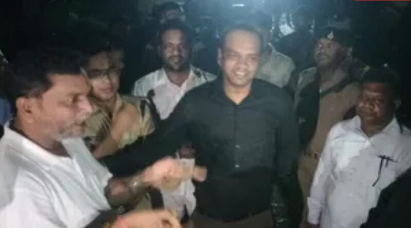 सोशल मीडिया पोस्ट पर विवाद ने पकड़ा तूल, भीड़ ने घर में की तोड़फोड़; पुलिस वाहन क्षतिग्रस्त,बुलाना पड़ा अतिरिक्त बल