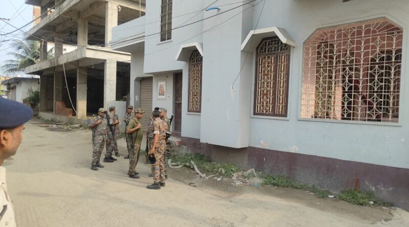विधायक के घर सुबह-सुबह पुलिस की रेड, भाई पर जमीन विवाद में दबंगई का आरोप; सर्च वारंट लेकर पहुंची पुलिस विधायक के घर सुबह-सुबह पुलिस की रेड, भाई पर जमीन विवाद में दबंगई का आरोप; सर्च वारंट लेकर पहुंची पुलिस