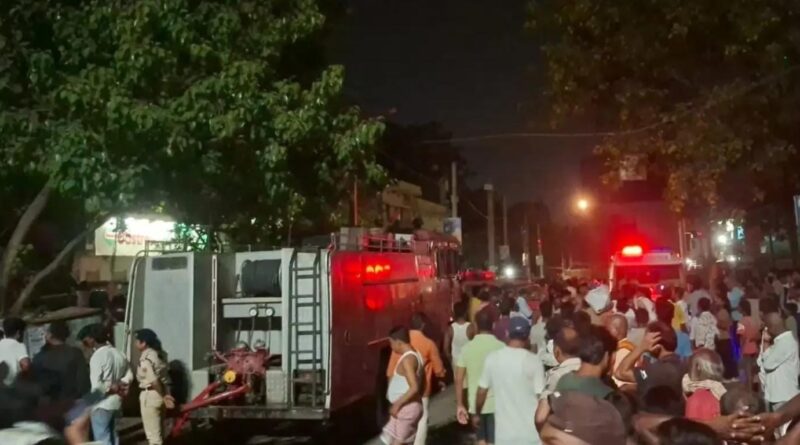हवन के बाद भड़की भीषण आग, मोबिल के स्टॉक ने बढ़ाई तबाही; 5 माह की बच्ची समेत तीन की जिंदा जलकर मौत