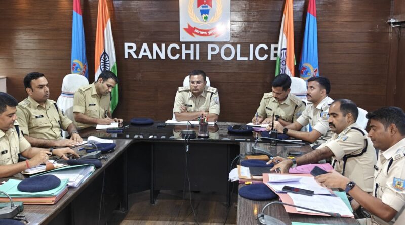 अपराधियों से लेकर अफवाहबाजों तक पर पुलिस की नजर, SSP ने बैठक में दिए सख्त निर्देश अपराधियों से लेकर अफवाहबाजों तक पर पुलिस की नजर, SSP ने बैठक में दिए सख्त निर्देश