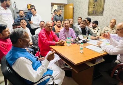 छात्रों पर कार्रवाई से भड़के बाबूलाल, सीओ कार्यालय पहुंचकर दी चेतावनी- दोषियों पर FIR नहीं तो धरना