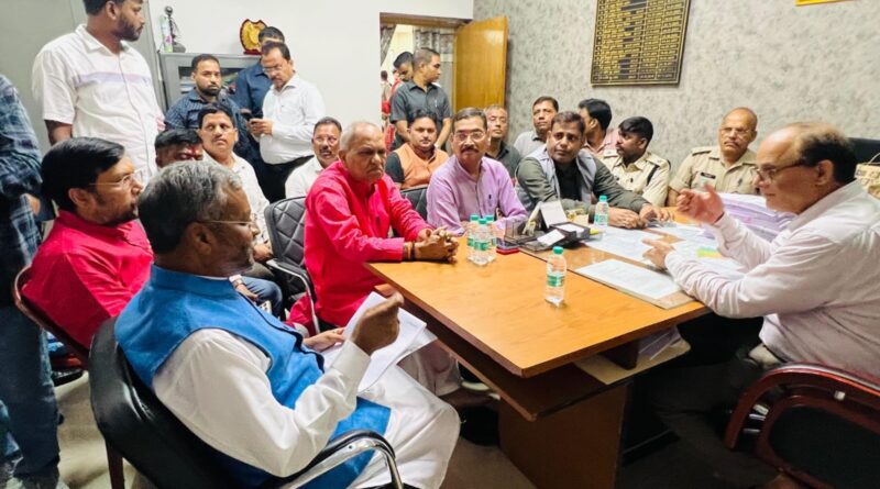 छात्रों पर कार्रवाई से भड़के बाबूलाल, सीओ कार्यालय पहुंचकर दी चेतावनी- दोषियों पर FIR नहीं तो धरना छात्रों पर कार्रवाई से भड़के बाबूलाल, सीओ कार्यालय पहुंचकर दी चेतावनी- दोषियों पर FIR नहीं तो धरना