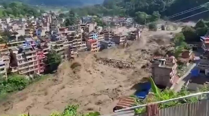 नेपाल में तबाही: 95 मौतें, सैकड़ों लापता; 105 भारतीयों का भी नहीं मिल रहा सुराग नेपाल में तबाही: 95 मौतें, सैकड़ों लापता; 105 भारतीयों का भी नहीं मिल रहा सुराग