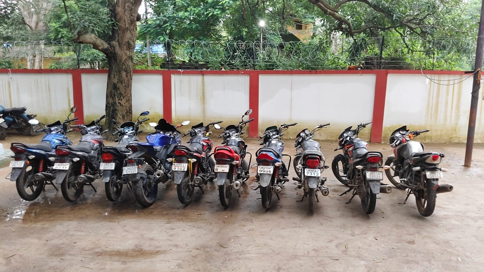 राँची पुलिस की बड़ी कार्रवाई: बाइक चोर गिरोह के 8 सदस्य गिरफ्तार, 10 चोरी की मोटरसाइकिल बरामद
