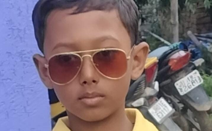 खेलने निकला मासूम चार घंटे तक रहा लापता, अर्धनिर्मित मकान की छत पर बेहोश मिला खेलने निकला मासूम चार घंटे तक रहा लापता, अर्धनिर्मित मकान की छत पर बेहोश मिला