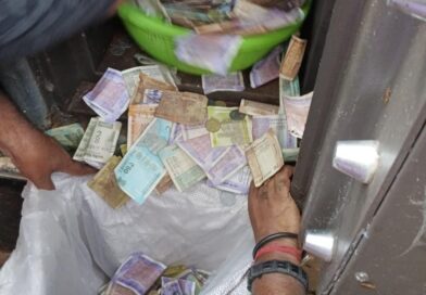 बाबा बैद्यनाथ मंदिर के दानपात्रों में भक्तों ने चढ़ाए 13.56 लाख रुपये, नेपाली से ऑस्ट्रेलियाई करेंसी तक मिली