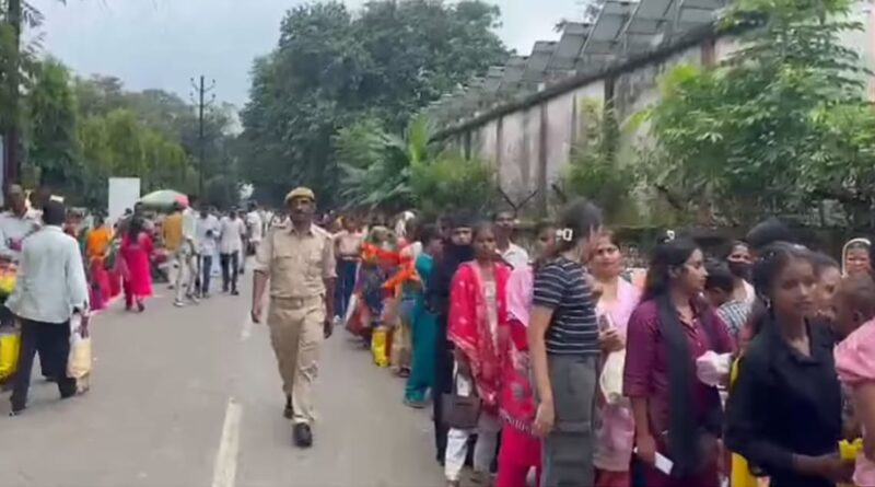 राखी लेकर होटवार जेल पहुंचीं बहनें, भाइयों की कलाई पर रक्षा सूत्र बांधने को बेताब दिखीं आंखें