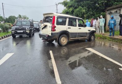 डिवाइडर से टकराकर दूसरी लेन में पहुंची स्कार्पियो, सामने से आ रहे ऑटो को मारी टक्कर; कई घायल, दो की हालत गंभीर
