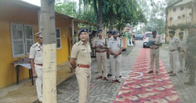 लातेहार एसपी का बालूमाथ अंचल कार्यालय में औचक निरीक्षण, लंबित मामलों के त्वरित निष्पादन का दिया निर्देश-
